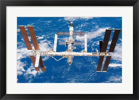 Framed Art International Space Station moves away from Space Shuttle Endeavour Wall Decor 18x24 Artwork