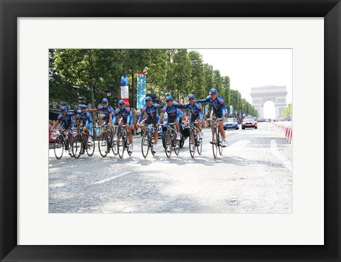 Framed Art Liberty Seguros, Campos Eliseos, Tour de Francia 2005 Wall Decor 18x24 Artwork