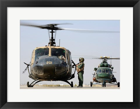 Framed Art Iraqi air force carries wounded warrior on aeromedical evacuation mission Wall Decor 18x24 Artwork