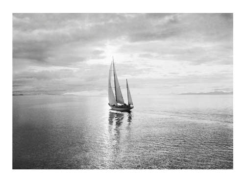 Diamond Head in Swiftsure Race by Photography Collection Wall Art Décor 15 3/4 x 19 3/4 Art Print