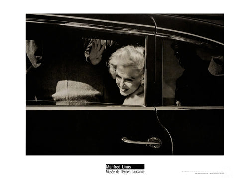 Marilyn Monroe in Limousine, Chicago, 1959 by Manfred Linus Wall Art Décor 19 ¾ x 27 5/8 Art Print